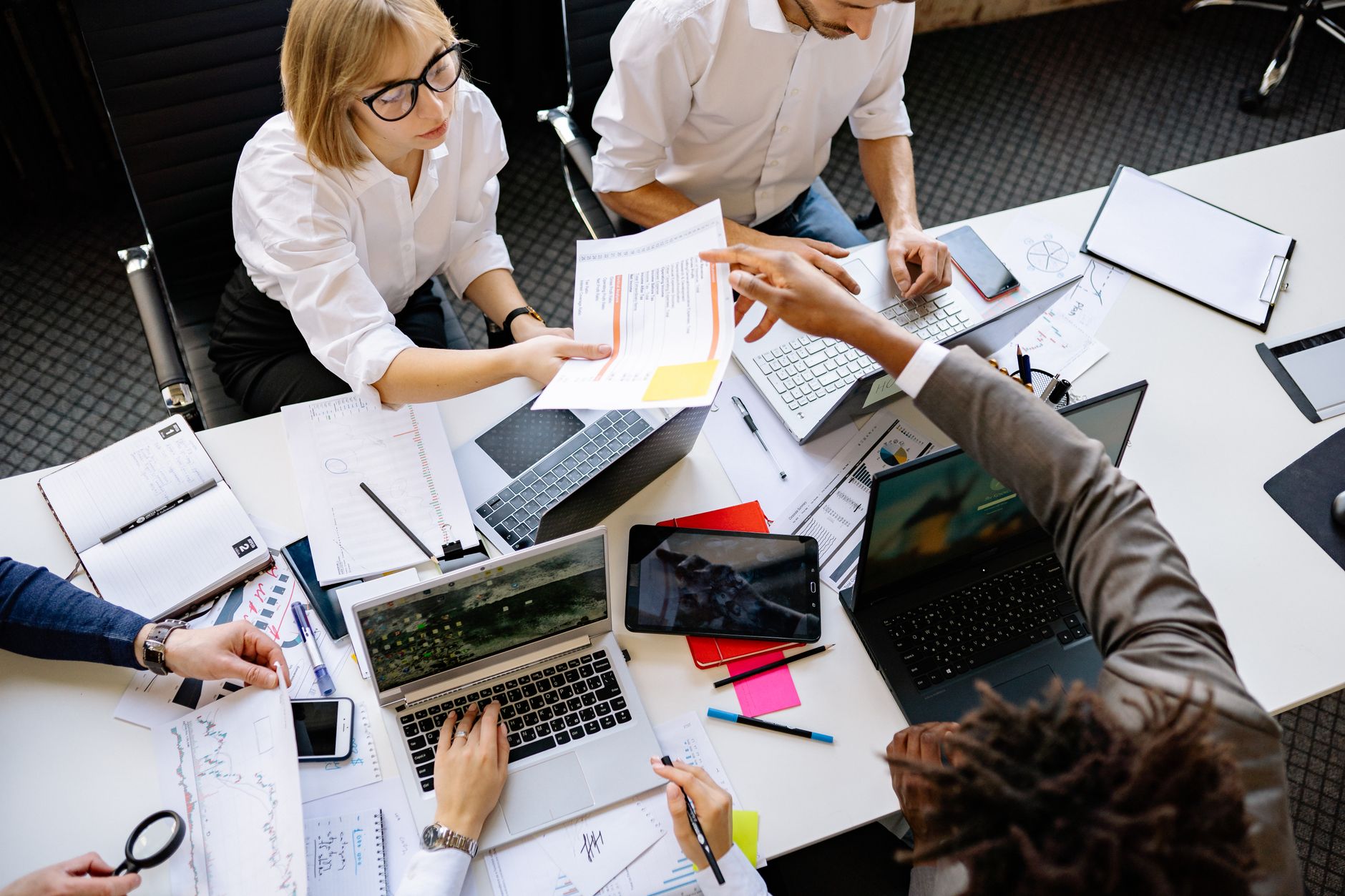 L'IA au service des PME : leçons à tirer des gouvernements