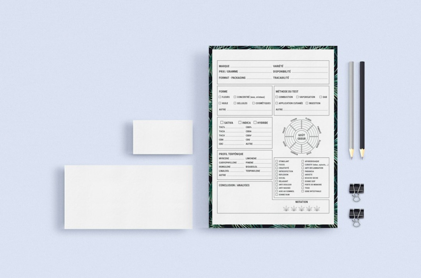 Registre de présence imprimé posé sur une table