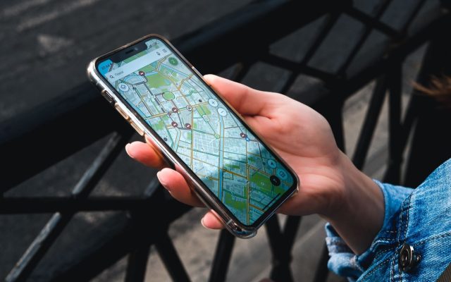 Retrouver la localisation d’un lieu via recherche par image